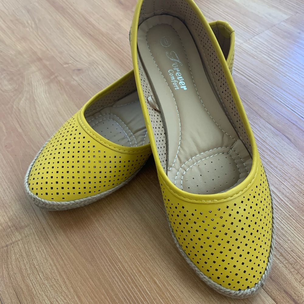 Shoes / Flats